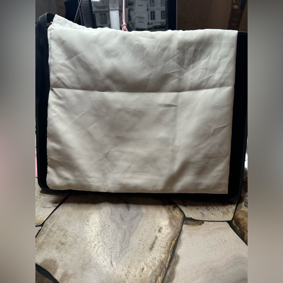 GUCCI DUST BAG - Used for Wallets, Key Holder, Jewelry EUC Pre-loved/Pre-used - Picture 2 of 3